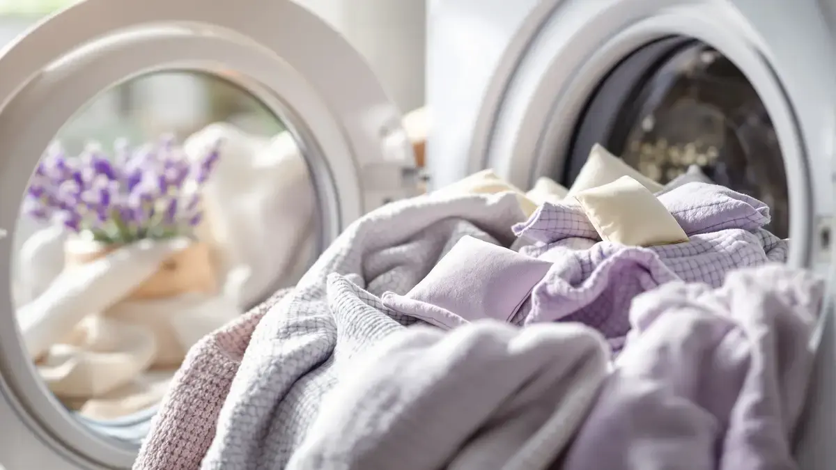 Waarom is het aan te raden om lavendelzakjes in de wasmachine te doen